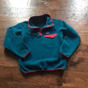 Patagonia size 10 fleece pullover. Blue with deep red trim.